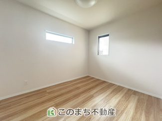 【洋室】 | ワイウッドコート古河市西牛谷第4期　 | 窓が多く明るい室内が好印象☆