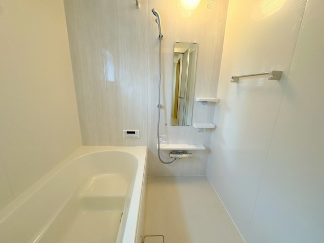 【浴室】 | ふじみ野市長宮2丁目　新築一戸建住宅　全2棟　(ふじみ野店) | 寒い冬でも快適に入浴できる浴室乾燥機完備。