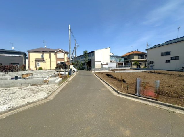 【前面道路含む現地写真】 | ふじみ野市長宮2丁目　新築一戸建住宅　全2棟　(ふじみ野店) | お買い物に便利な「イオンタウンふじみ野」まで徒歩11分の近さ。