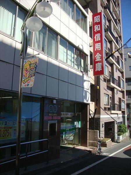 昭和信用金庫明大前支店まで585m