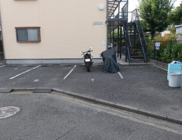 シャインヒルの駐車場