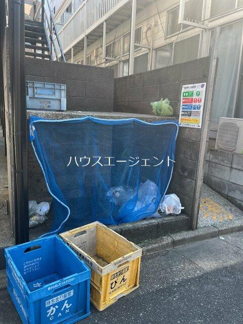 敷地内ゴミ置き場です。