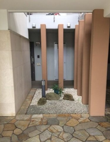 パインプロスのロビー