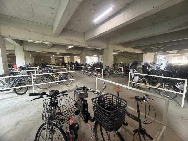 オークスクエア西神中央７番館の駐輪場