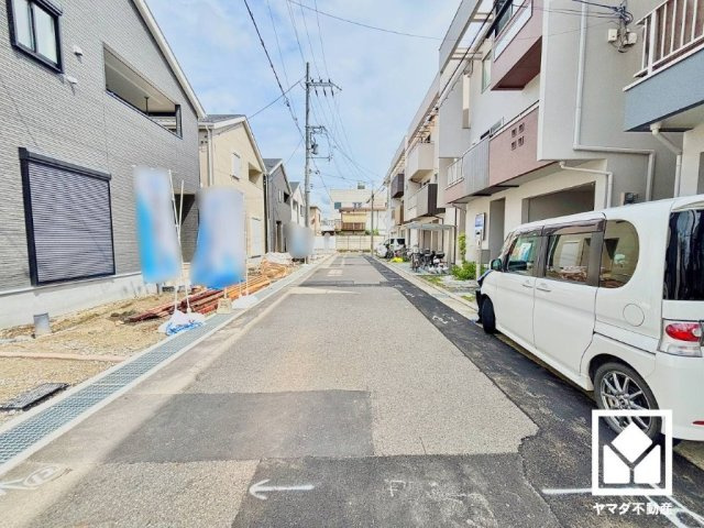 尼崎市高田町第1の外観|キッチンの横にはパントリーがあり、食品のストックや食器等もすっきり片付けることができます。