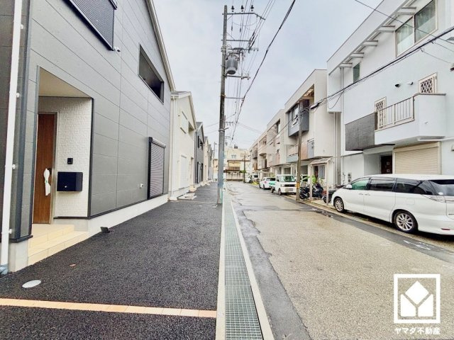 尼崎市高田町第1の外観|災害時の非常食や食料品のストックなどを保存できる床下収納も備えています。