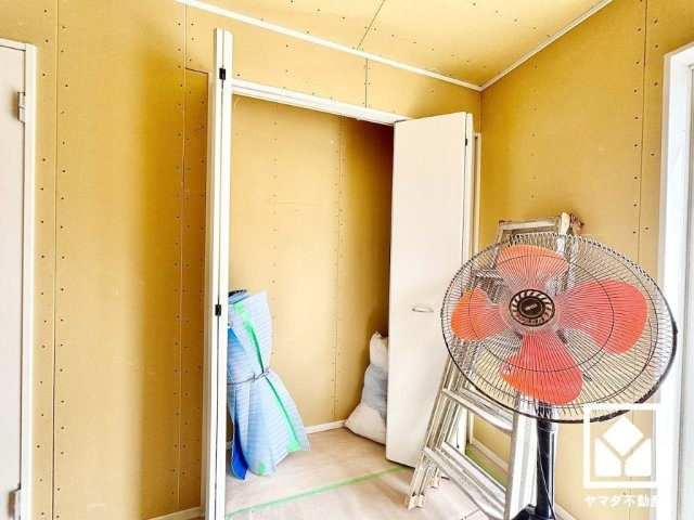 尼崎市高田町第1の外観|玄関にはシューズボックスを設置。家族の靴もしっかり収納できるので、玄関がいつも片付き、気持ちよくお客様を迎えられます。