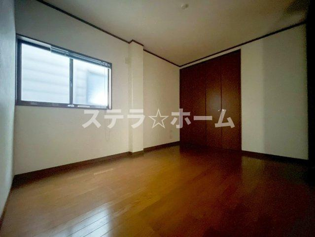 新森6 中古戸建の洋室|落ち着いた色調の洋室です