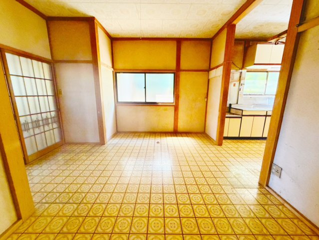 かすみがうら下稲吉の古家有。店舗付き中古住宅の居間・リビング