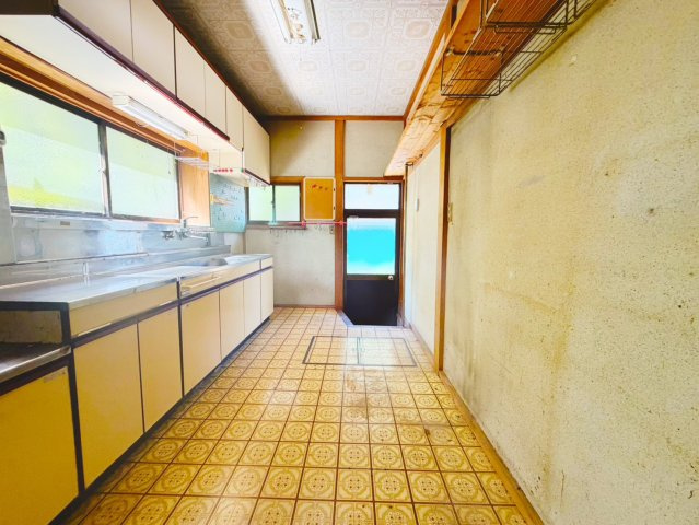 かすみがうら下稲吉の古家有。店舗付き中古住宅のキッチン