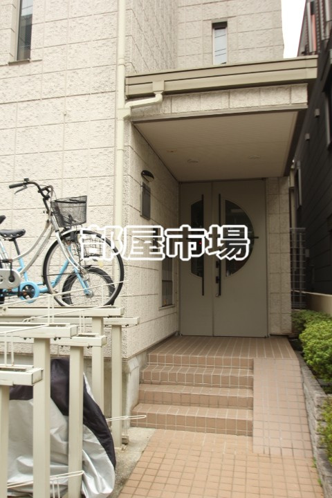 メゾンユタカのエントランス