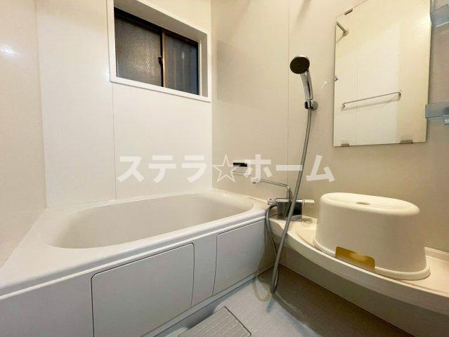 中宮4 中古戸建の浴室|ゆったり過ごせるお風呂です