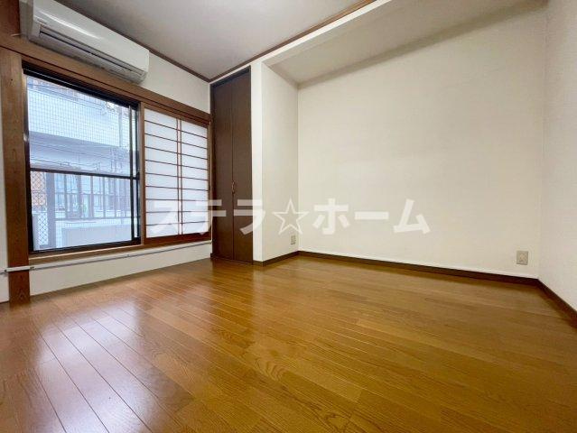 中宮4 中古戸建の洋室|使い勝手のいい洋室です