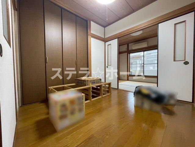 中宮4 中古戸建の洋室|明るい洋室です