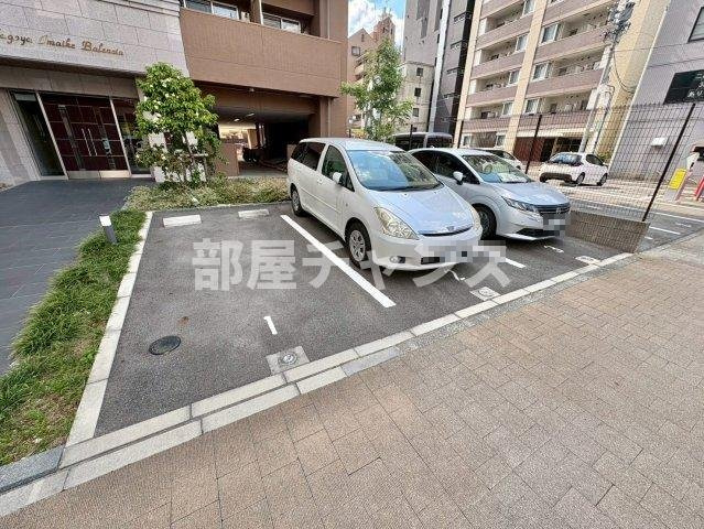 ファステートNAGOYA今池バレンシアの駐車場