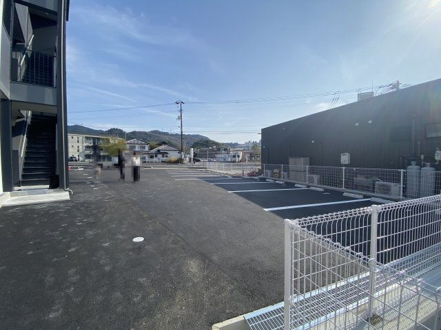 インヒルズの駐車場