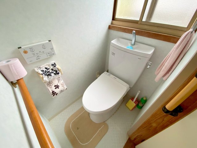 美保関町片江中古戸建のトイレ|１階奥のトイレになります