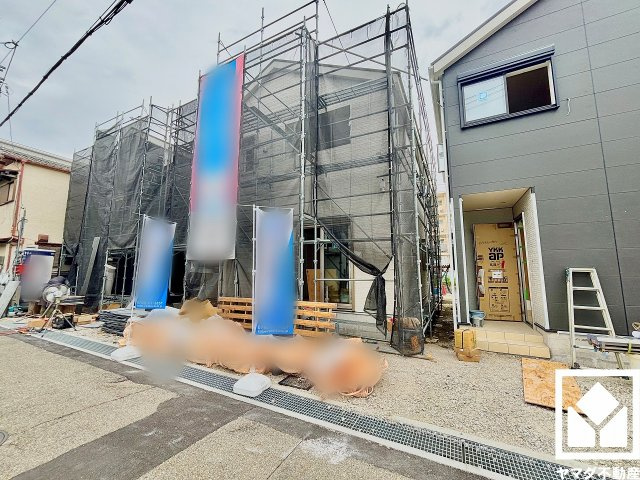尼崎市高田町第1の外観|災害時の非常食や食料品のストックなどを保存できる床下収納も備えています。