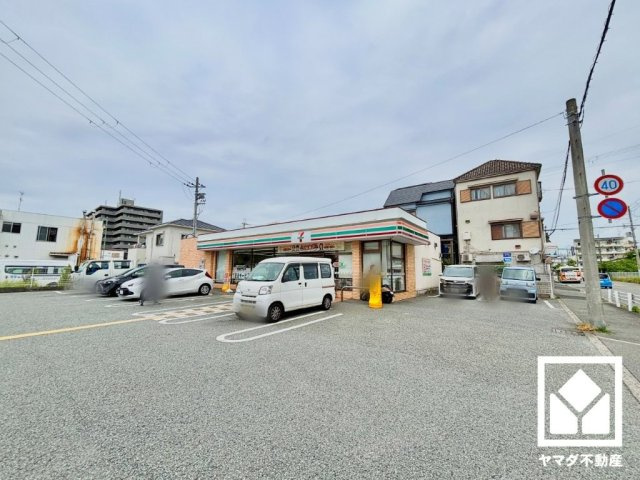 尼崎市高田町第1のその他|「セブンイレブン尼崎額田町店」まで徒歩4分。公共料金の支払いや各種収納代行、宅配便の発送・受取など、多様な生活インフラもスマートに活用できる実用性の高い立地です。