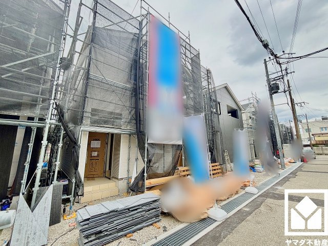 尼崎市高田町第1の外観|真冬の寒い浴室を暖かく、また雨の日の洗濯物の乾燥にと多用途に活躍する浴室暖房乾燥機付きです。窓が設置されており、自然換気や採光も確保された明るい浴室になっています。