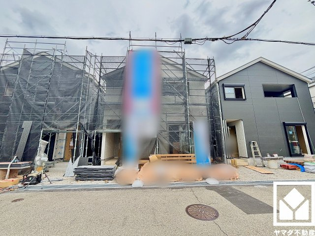 尼崎市高田町第1の外観|洗面台はシャワー水栓付きなので、忙しい朝でも身支度がしやすく時短になります。