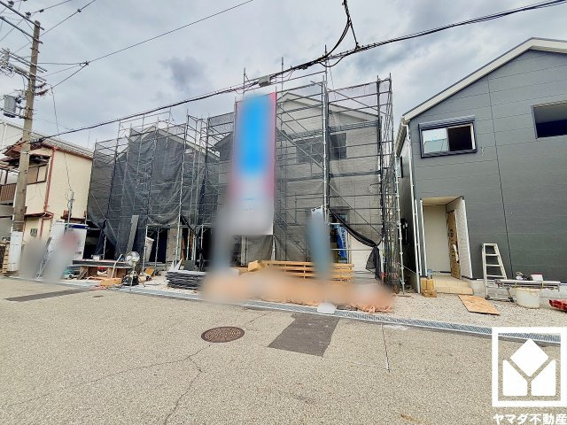 尼崎市高田町第1の外観|室内洗濯機置場を備えており、天候に左右されず洗濯していただけます。キッチンと洗面所が近く、家事動線にも配慮された設計です。