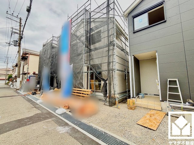 尼崎市高田町第1の外観|全居室2面採光以上。明るい陽光がたっぷり差し込む心地よい生活空間です。全居室断熱性の高いペアガラスを採用しており、心地よく落ち着いた暮らしをサポートします。