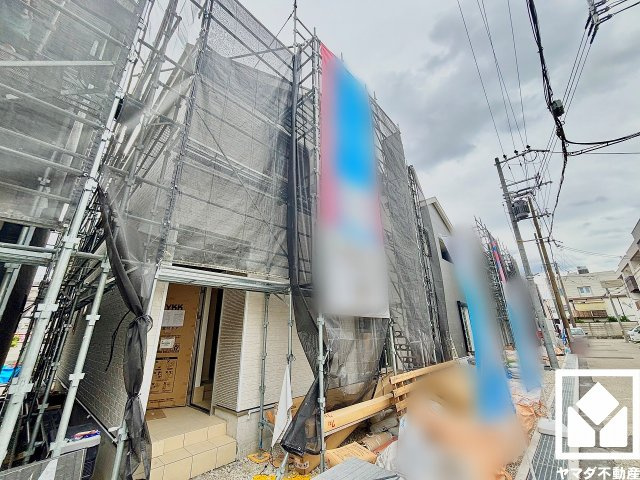 尼崎市高田町第1の前面道路含む現地写真|南向きバルコニーで陽当たり、風通し良好。たっぷりの洗濯物も気持ちよく乾きます。