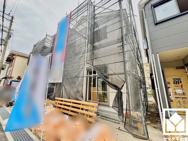 尼崎市高田町第1の外観|一体利用が可能な約3帖のタタミコーナーを備えた、広々20.13帖のLDKが魅力。家族全員がリラックスできる、ゆったりとした快適リビングで温かい団らんの時間を。