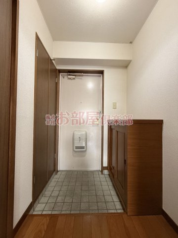アザレアハイツ葉山の玄関|シンプルで使いやすい玄関です