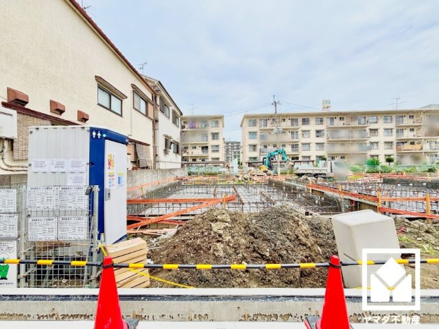 尼崎市高田町第1の外観|オープンキッチンなので、お料理中もリビングやタタミコーナーにいるお子様の様子が見守りやすい設計です。