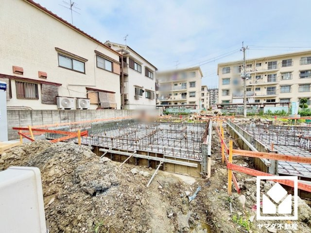尼崎市高田町第1の外観|トイレが1階と2階にあるので、朝の忙しい時間帯も混雑を避けられます。
