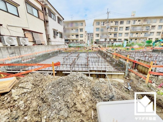 尼崎市高田町第1の外観|南向きバルコニーで陽当たり、風通し良好。たっぷりの洗濯物も気持ちよく乾きます。