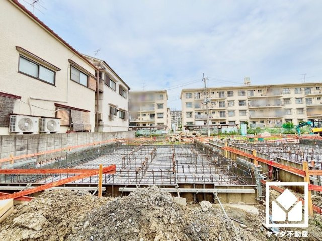 尼崎市高田町第1の外観|玄関にはシューズボックスを設置。家族の靴もしっかり収納できるので、玄関がいつも片付き、気持ちよくお客様を迎えられます。