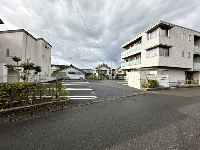 リップル・エイトの駐車場