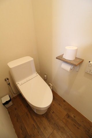 馴馬テナントのトイレ|落ち着いた色調のトイレです