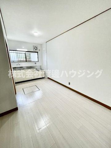 藤田町4丁目貸家の居間・リビング