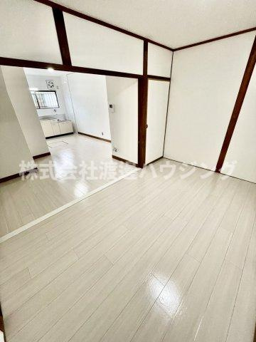 藤田町4丁目貸家の居間・リビング