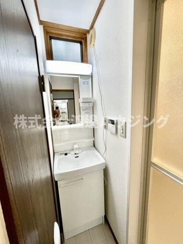 藤田町4丁目貸家の洗面所