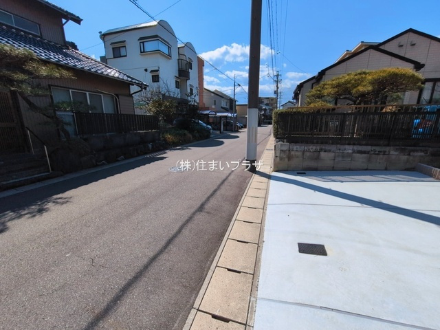 仲介手数料半額）稲沢市小沢2丁目の中古住宅の前面道路含む現地写真|前面道路含む現地写真です