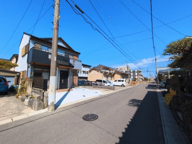 仲介手数料半額）稲沢市小沢2丁目の中古住宅の前面道路含む現地写真|前面道路含む現地写真です