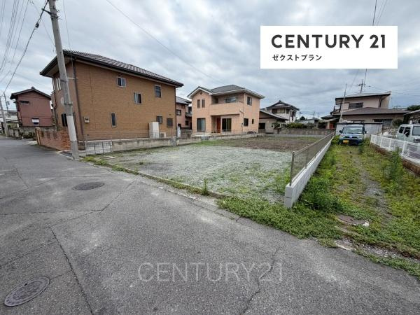 前橋市朝倉町2丁目4番 A号棟の前面道路含む現地写真
