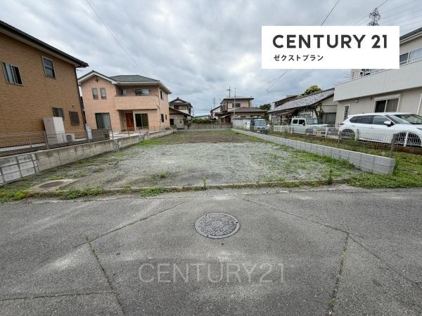 前橋市朝倉町2丁目4番 A号棟の前面道路含む現地写真