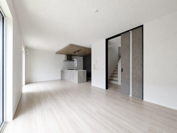 横浜市港北区下田町６丁目の新築一戸建の居間・リビング|明るいLDK！！
陽当たり良好です。
