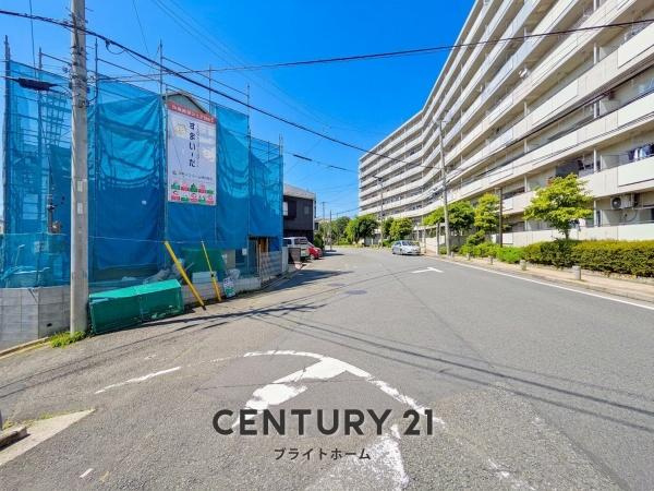 横浜市港北区下田町６丁目の新築一戸建の前面道路含む現地写真|現在建築中の為、同仕様物件のご案内をさせて頂きます。
お車でご自宅まで送迎承ります。