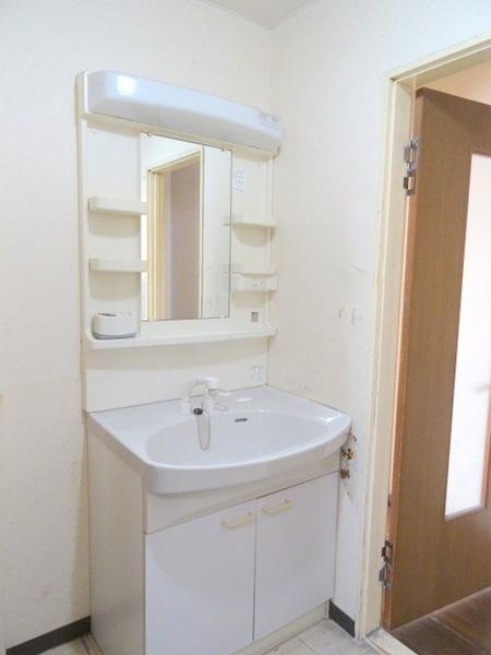 小林西１丁目貸家の洗面所|★嬉しい独立洗面台★