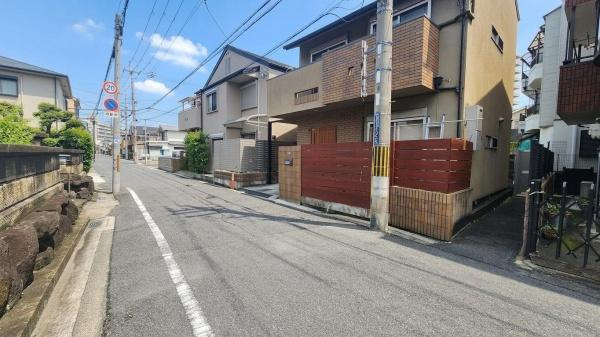 【前面道路含む現地写真】