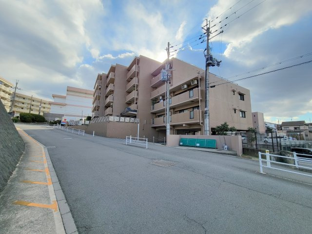 奈良市百楽園１丁目の賃貸マンションの駐車場