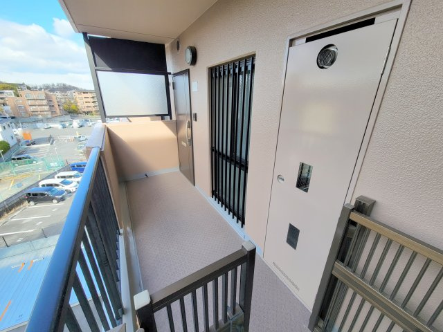奈良市百楽園１丁目の賃貸マンションの玄関