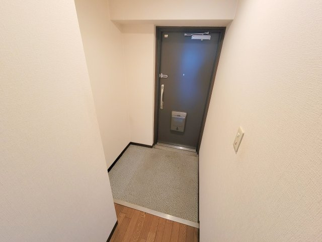 奈良市百楽園１丁目の賃貸マンションの玄関